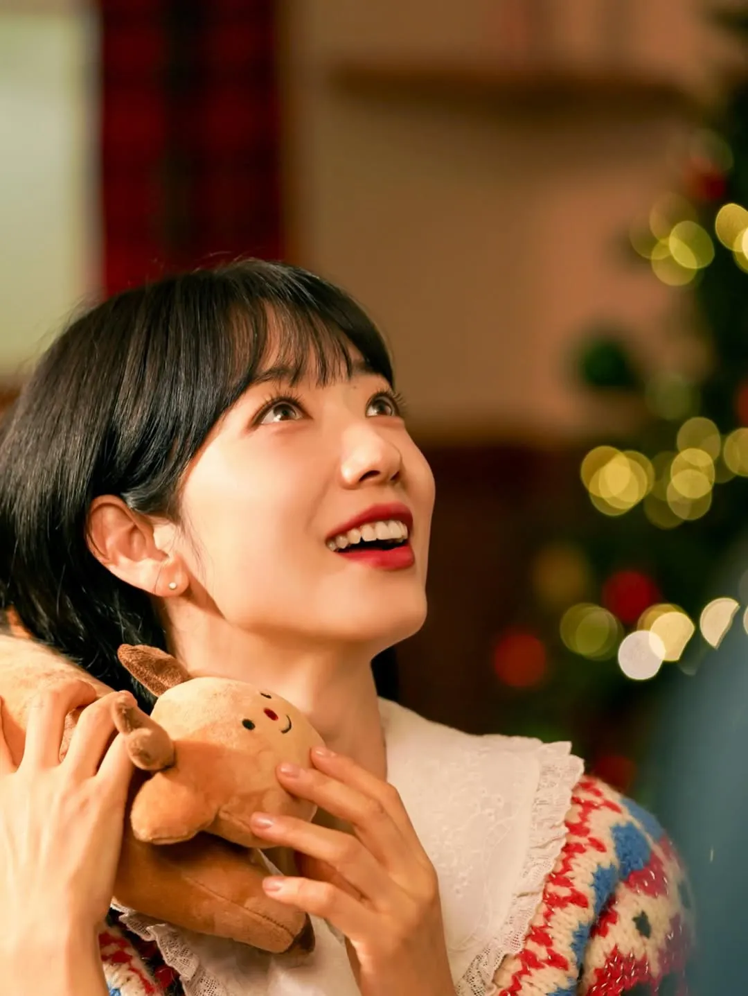 Park Shin Hye pegang boneka (c) instagram.com/ssinz7