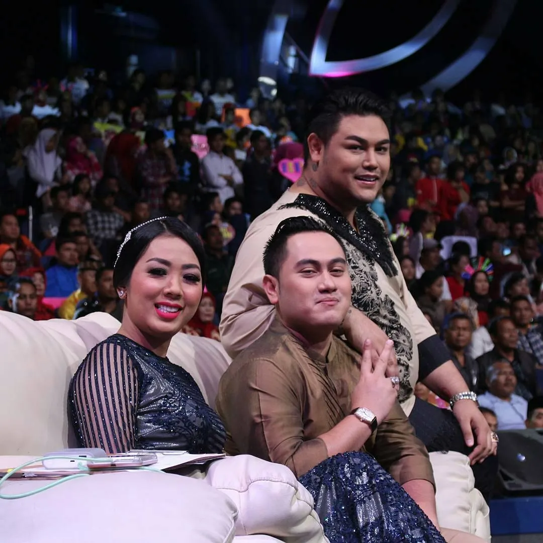 Keluarga Gunarso foto tahun 2016 © instagram.com/gunarsofamily_