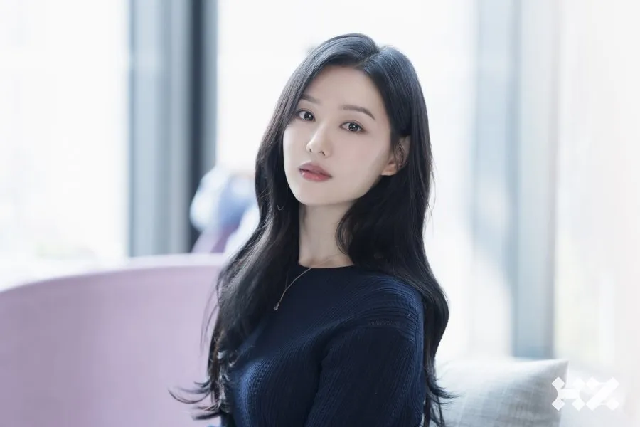 Kim Ji Won pertimbangkan peran detektif wanita pertama Korea (credit:instagram.com/highziumstudio)