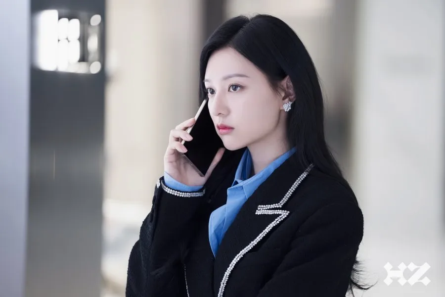 Kim Ji Won pertimbangkan peran detektif wanita pertama Korea (credit:instagram.com/highziumstudio)