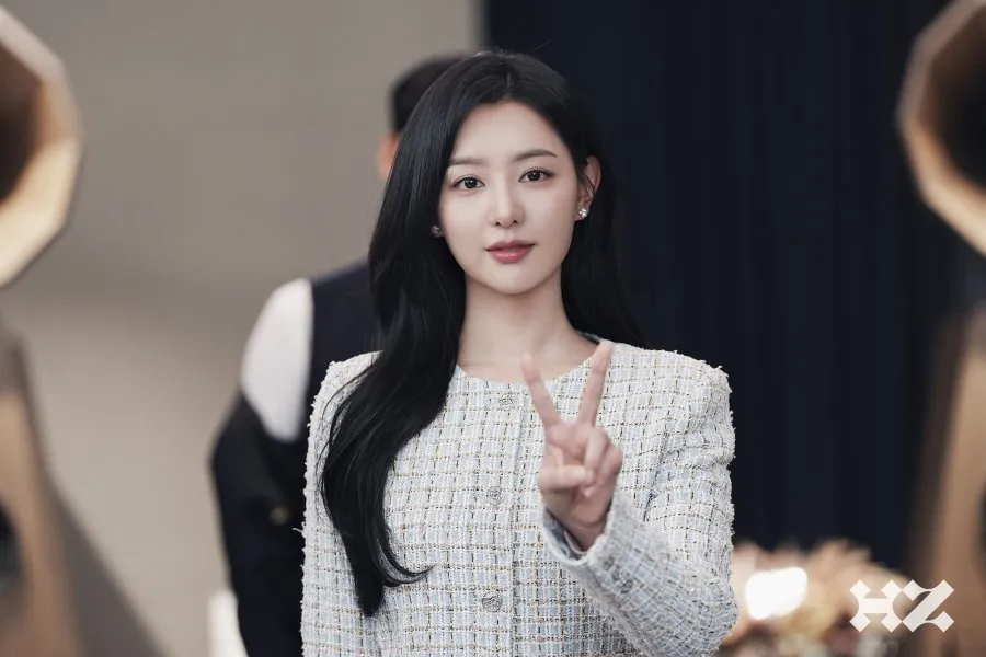 Kim Ji Won pertimbangkan peran detektif wanita pertama Korea (credit:instagram.com/highziumstudio)