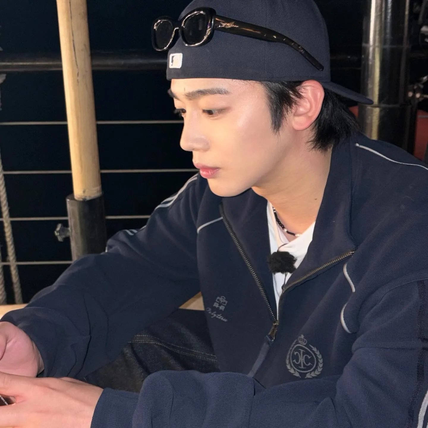 Kim Yohan pakai topi dibalik © instagram.com/y_haa.n