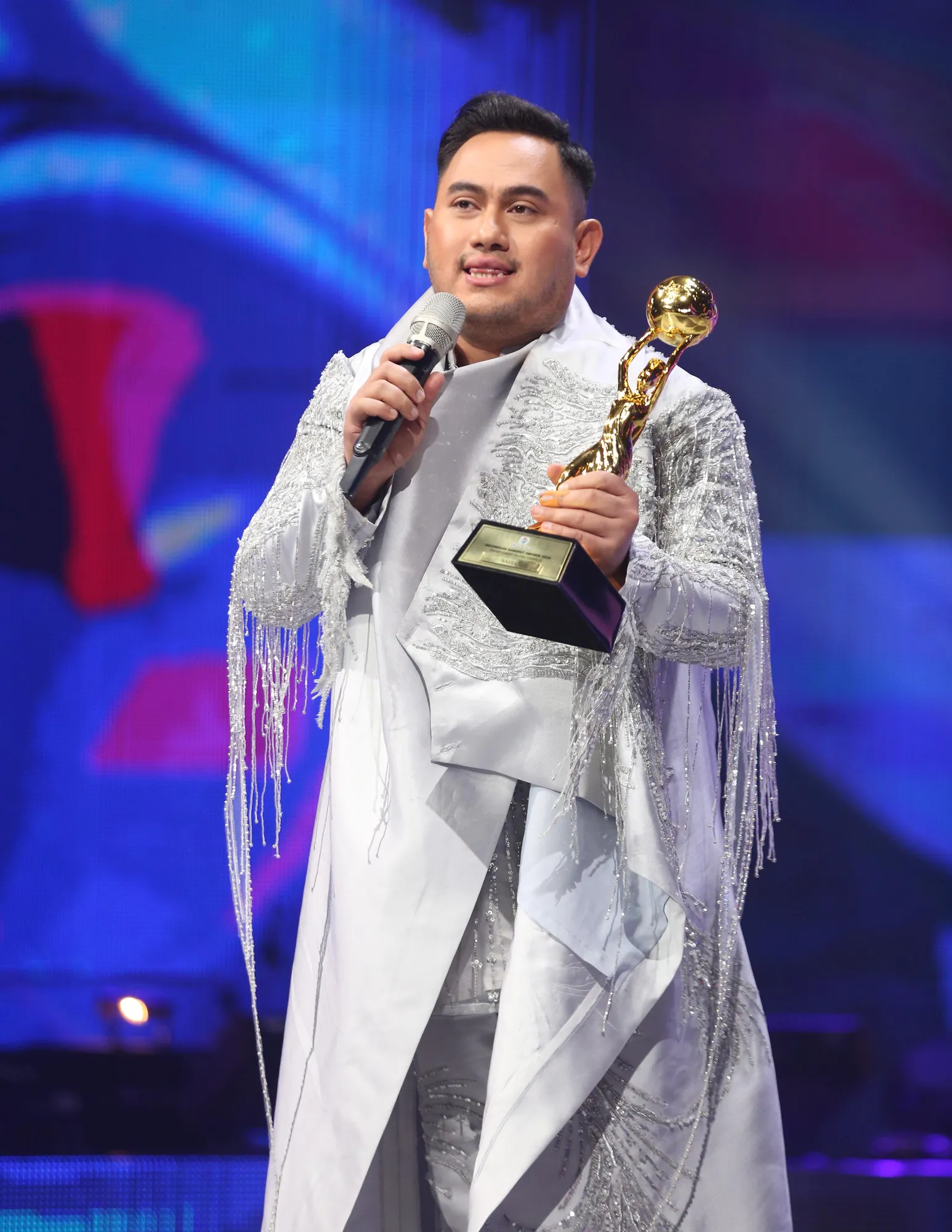 King Nassar Bawa Pulang Piala (Cr:KapanLagi.com)