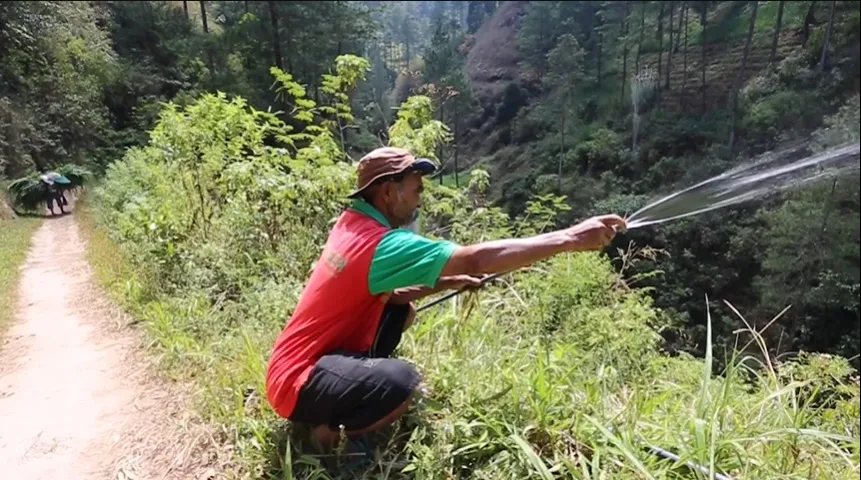 Cerita Mbah Sadiman Hijaukan Lereng Lawu  (credit: Youtube.com/BNPB Indonesia)