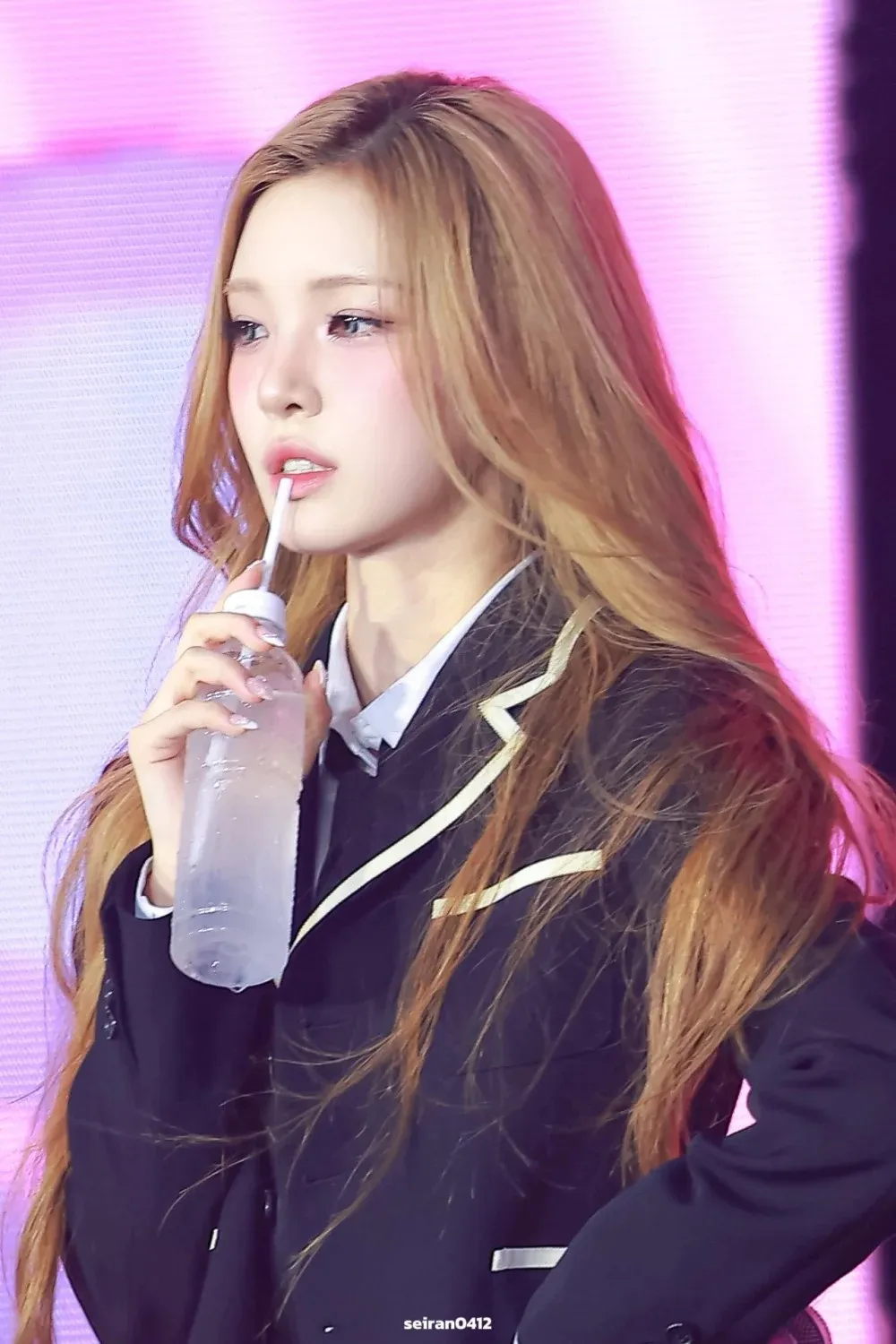 Rambut blonde Yuha H2H (credit: Allkpop/ForYou07)