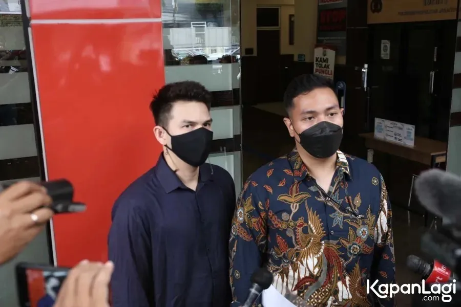 Jonathan Frizzy di Polres Jakarta Selatan © KapanLagi.com/Bayu Herdianto