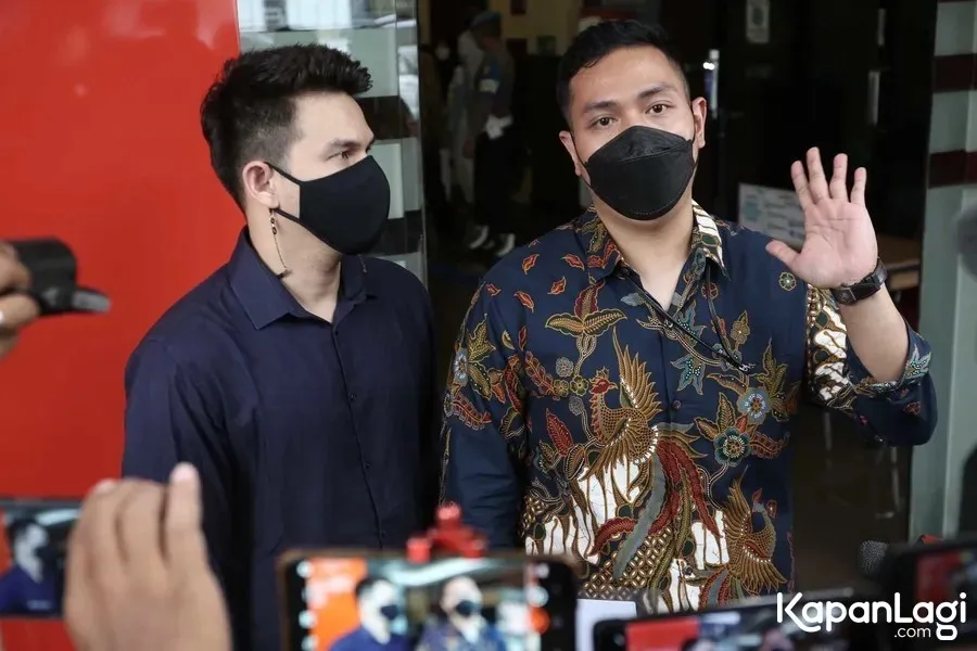Jonathan Frizzy Dikelilingi Wartawan © KapanLagi.com/Bayu Herdianto