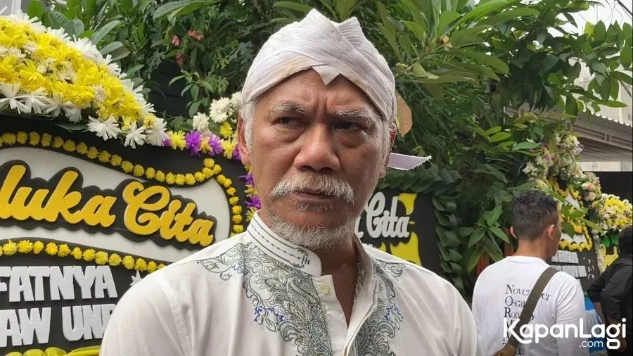 Tio Pakusadewo pakai blangkon © KapanLagi.com/Irfan Kafril