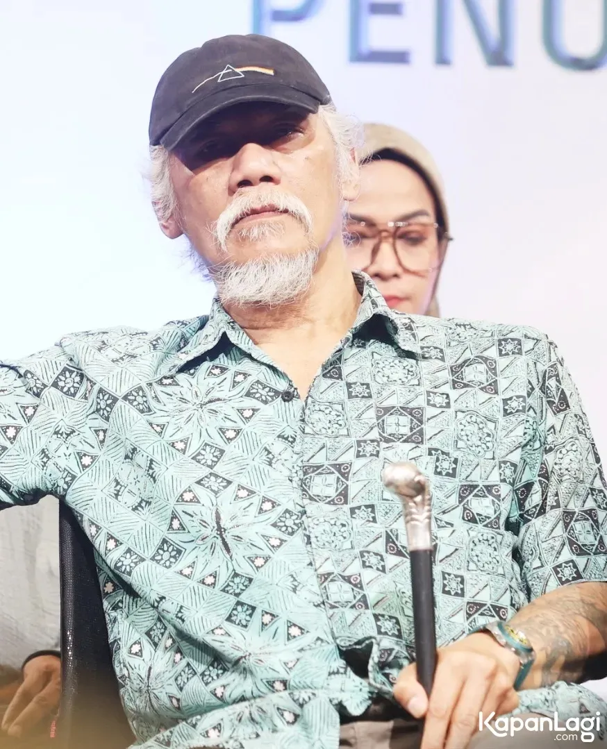 Tio Pakusadewo pakai batik © KapanLagi.com/Budy Santoso