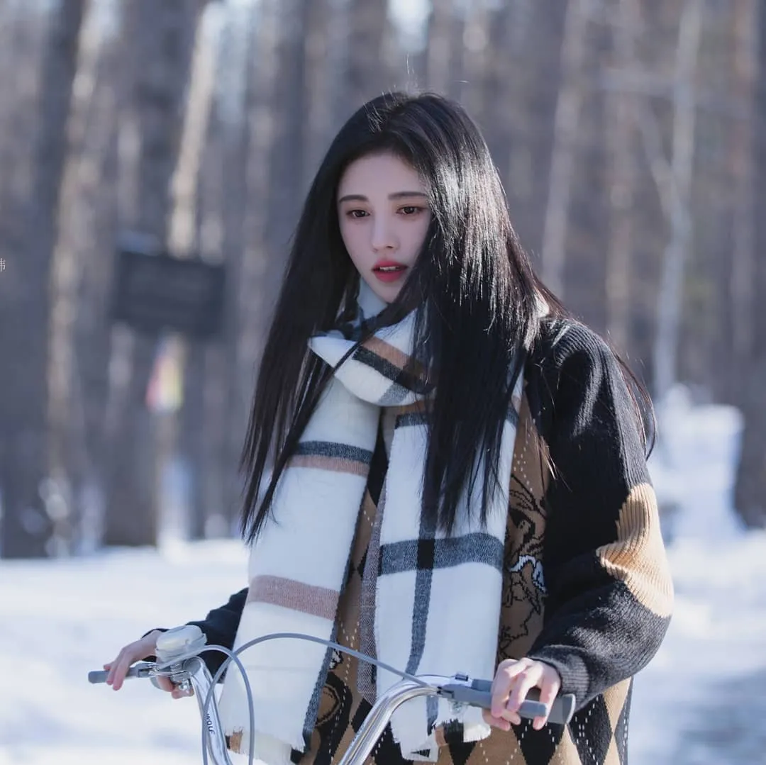 Ju Jing Yi - instagram.com/@ju__jingyi