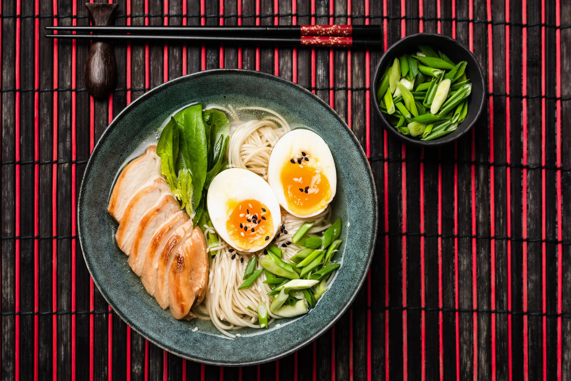 Ilustrasi ramen Jepang. (c) VladislavNosick/Depositphotos