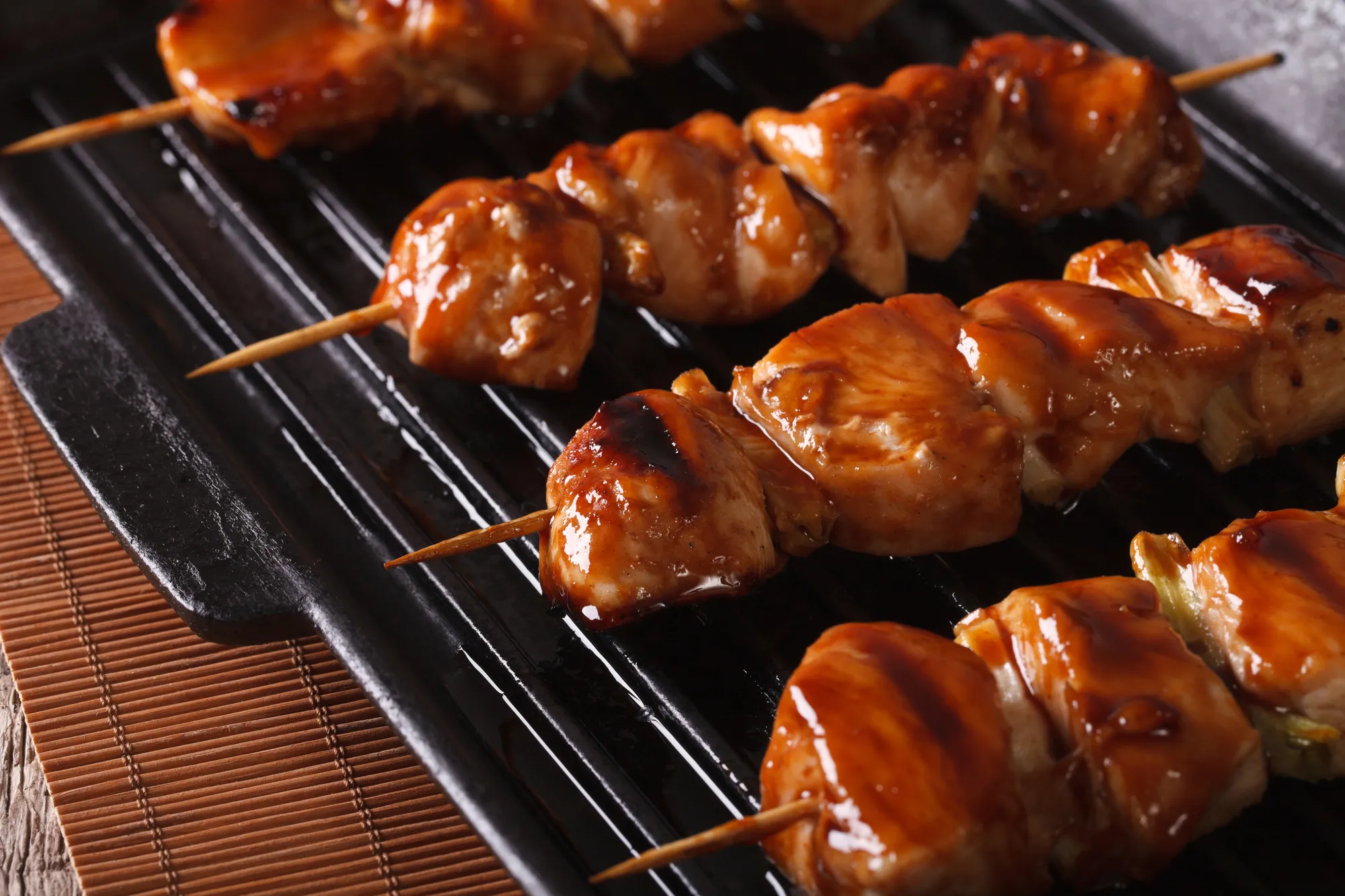 Ilustrasi yakitori. (c) lenyvavsha/Depositphotos