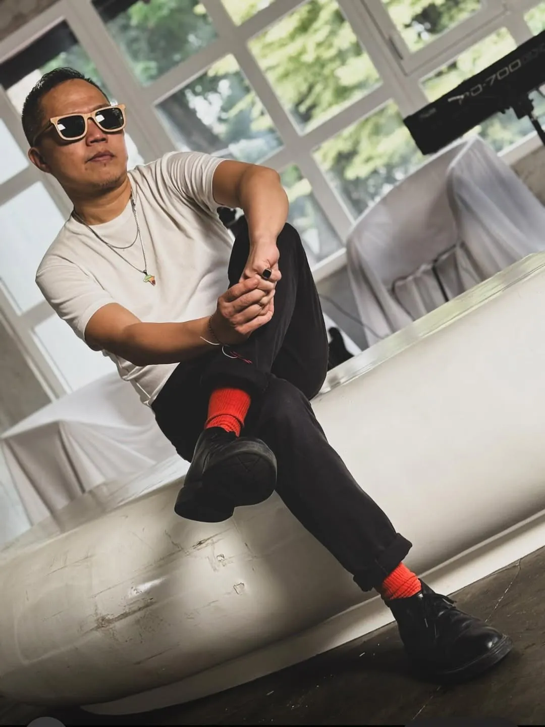 Sandhy Sondoro Pakai Kacamata Hitam © instagram.com/sandhysondoro_official