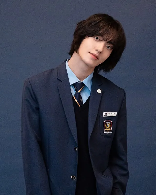Won Kyu Bin dengan seragam sekolah (credit: SPOTV News)