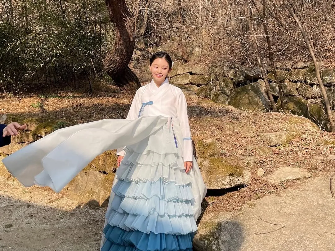 Potret Lee Si Woo dengan hanbok / Instagram s2xwo