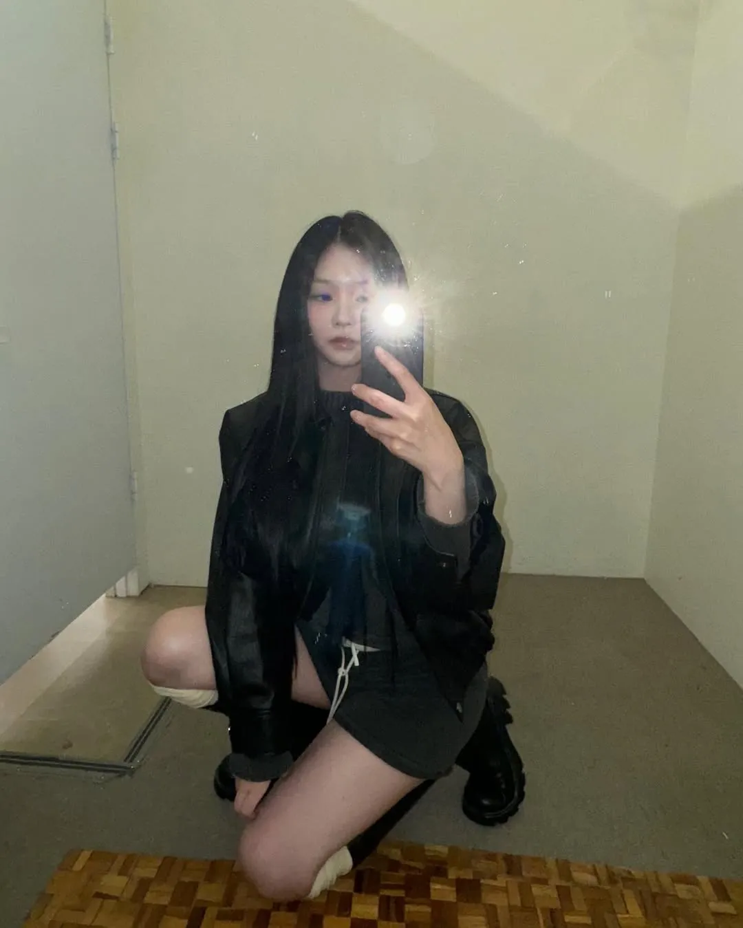 Mirror selfie Lee Si Woo / Instagram s2xwo