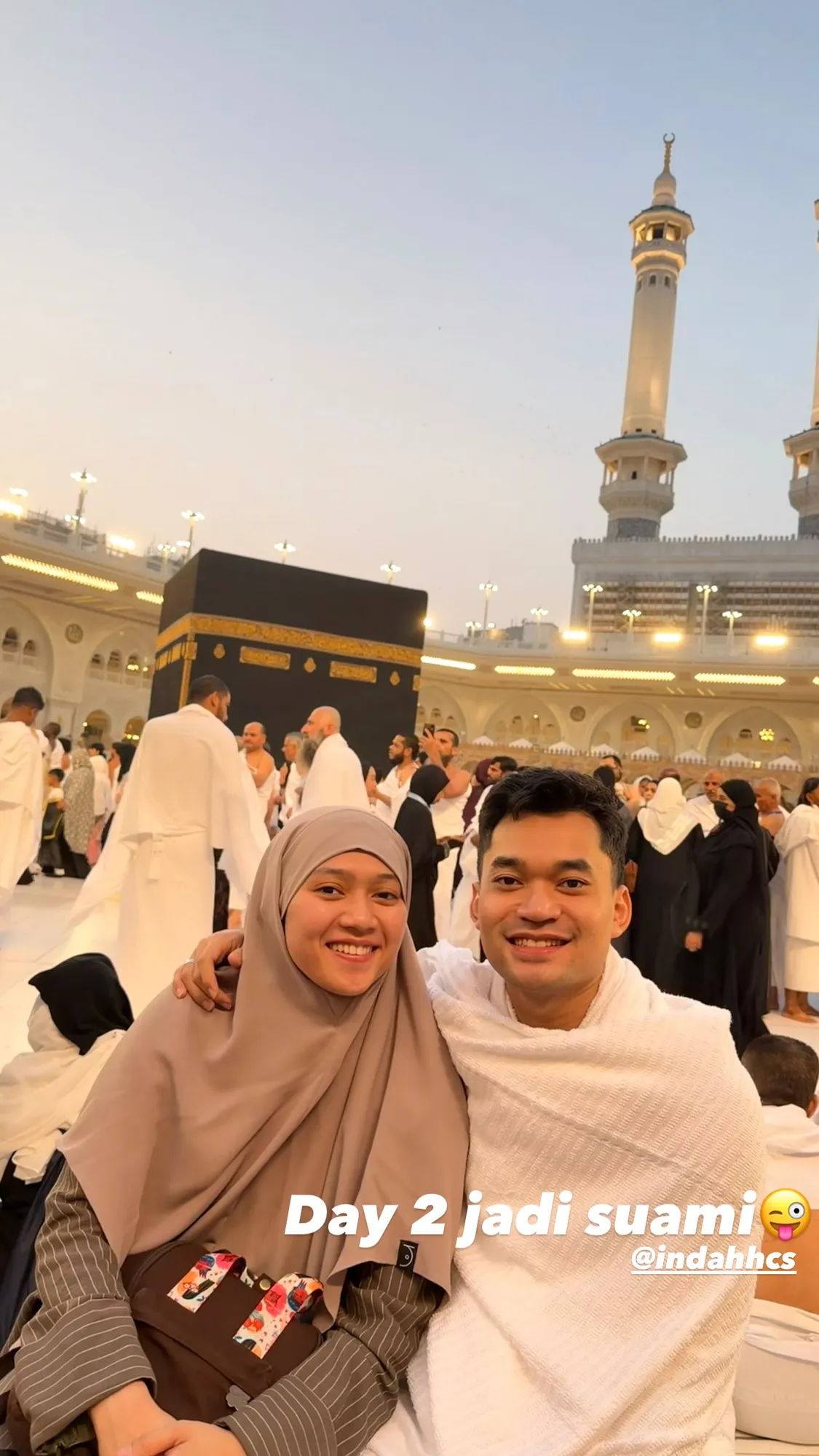Leo Rolly Carnando resmi menikah dengan Indah Cahya (Credit: instagram.com/rollycarnando)