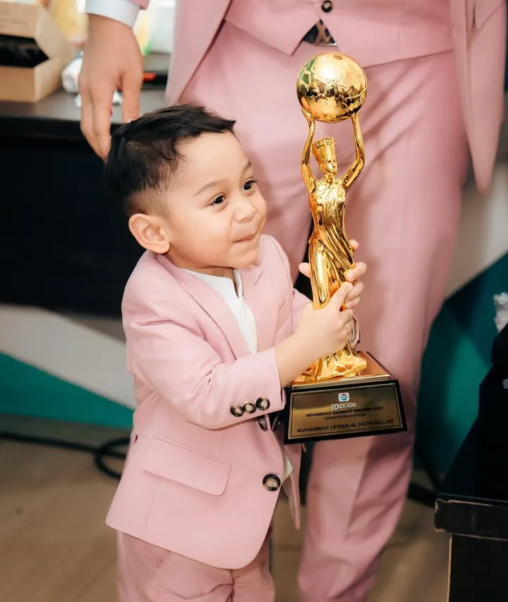 Cerita Lesti Kejora melahirkan anak pertama (credit: Instagram.com/levianbillar/)