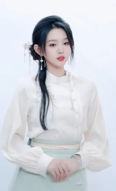 Li Keyi - instagram.com/@likeyi.sylph