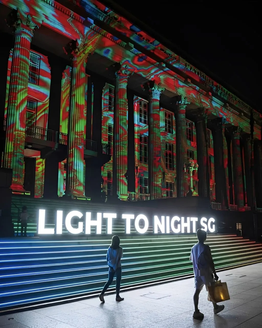 Seni cahaya yang bisa dinikmati semua usia. (Instagram: lighttonightsg)