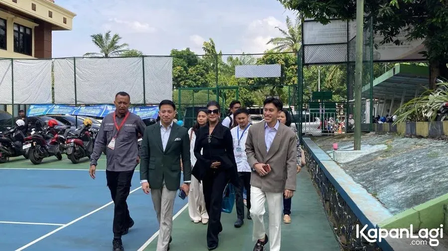 Ibu Tasya Farasya Datang ke Pengadilan Agama © KapanLagi.com/Fikri Alfi Rosyadi