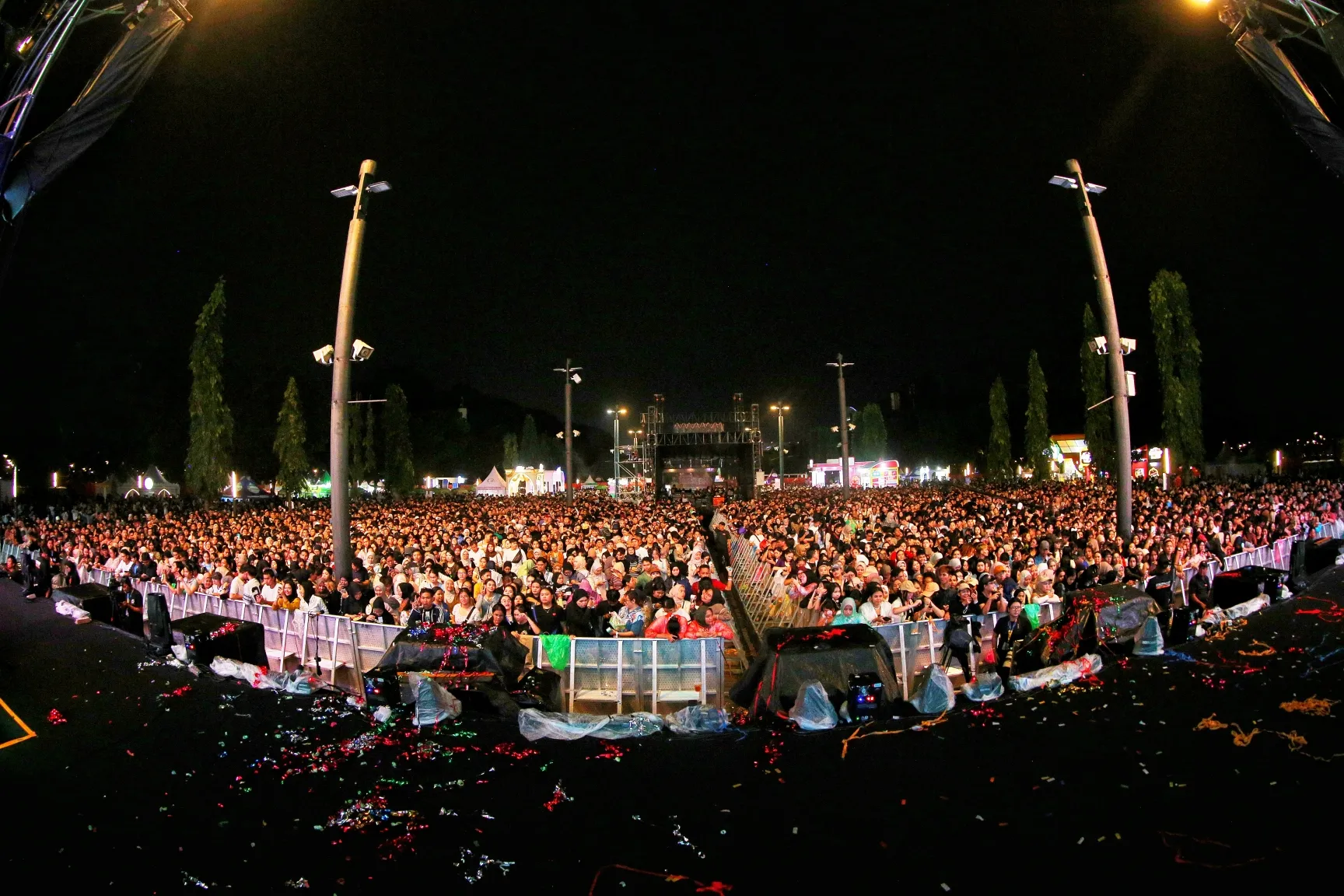 Suasana di depan venue KapanLagi Buka Bareng 2025 (Credit: KLY)