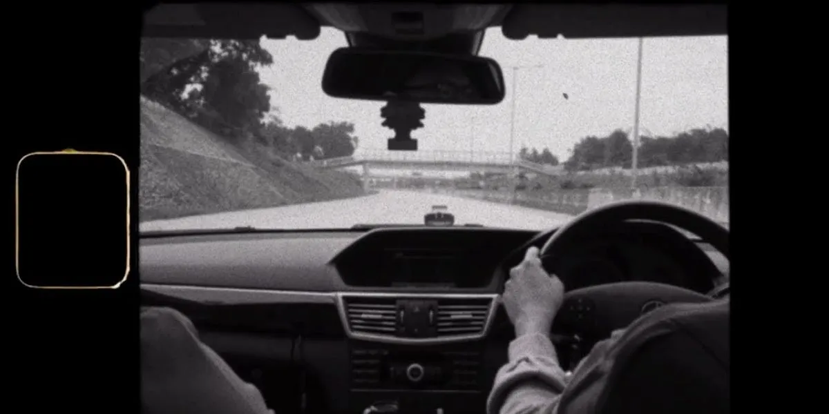 Lomba Sihir - Mungkin Takut Perubahan (Official Lyric Video) (Credit: youtube.com/LombaSihir)