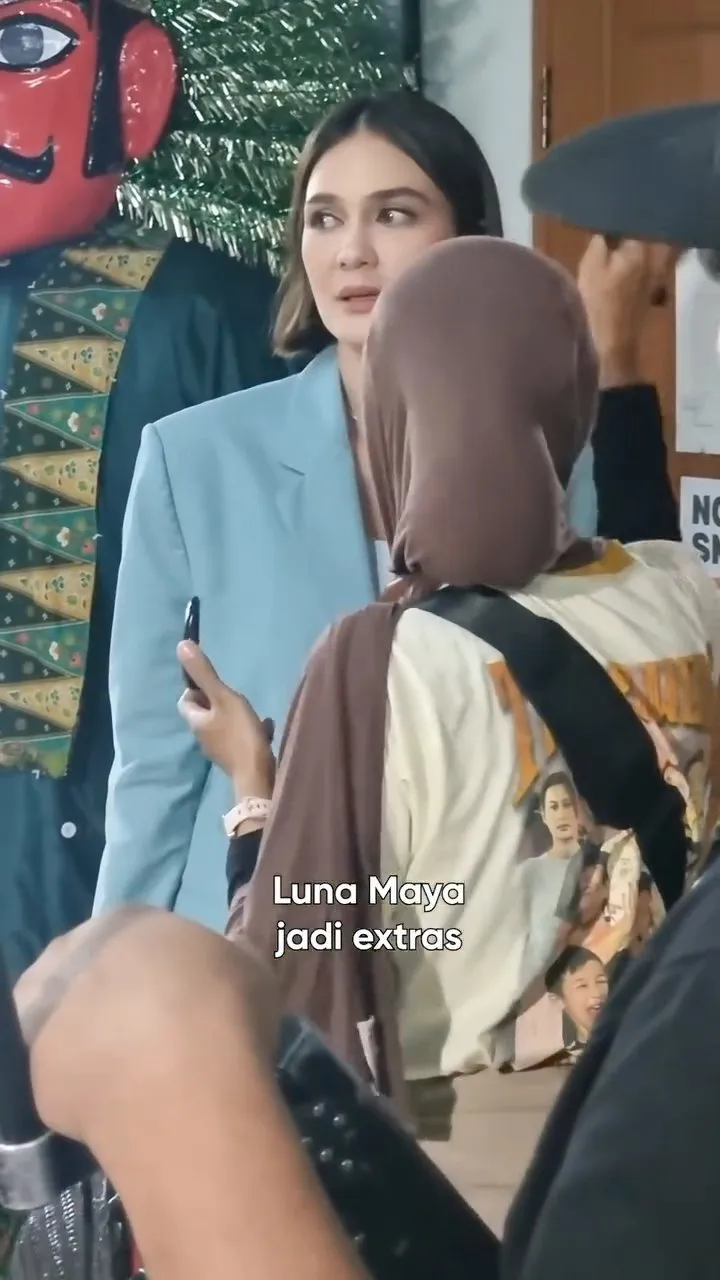 Luna Maya saat syuting (credit: Instagram.com/baimwong/)
