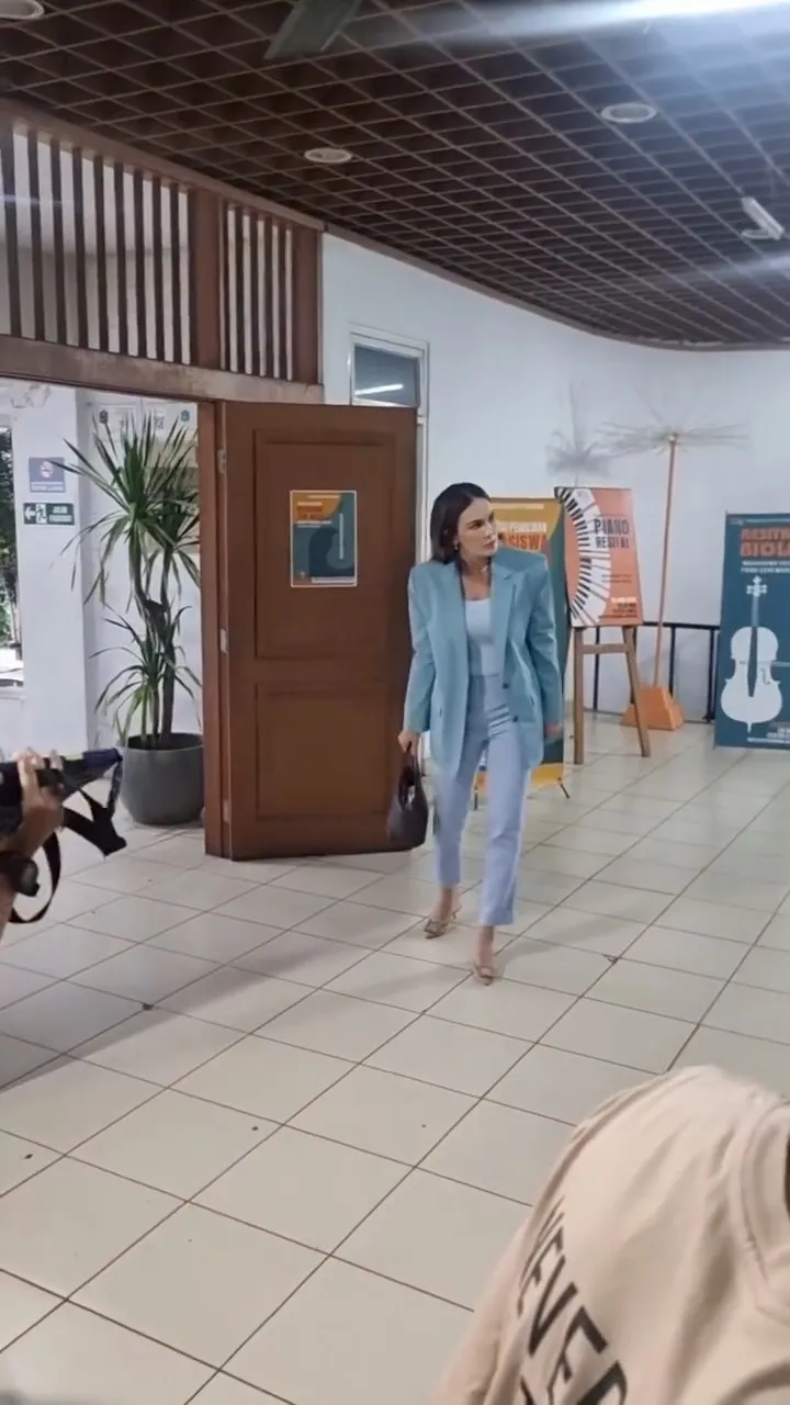 Adegan Luna Maya di film SEMUA AKAN BAIK-BAIK SAJA (credit: Instagram.com/baimwong/)