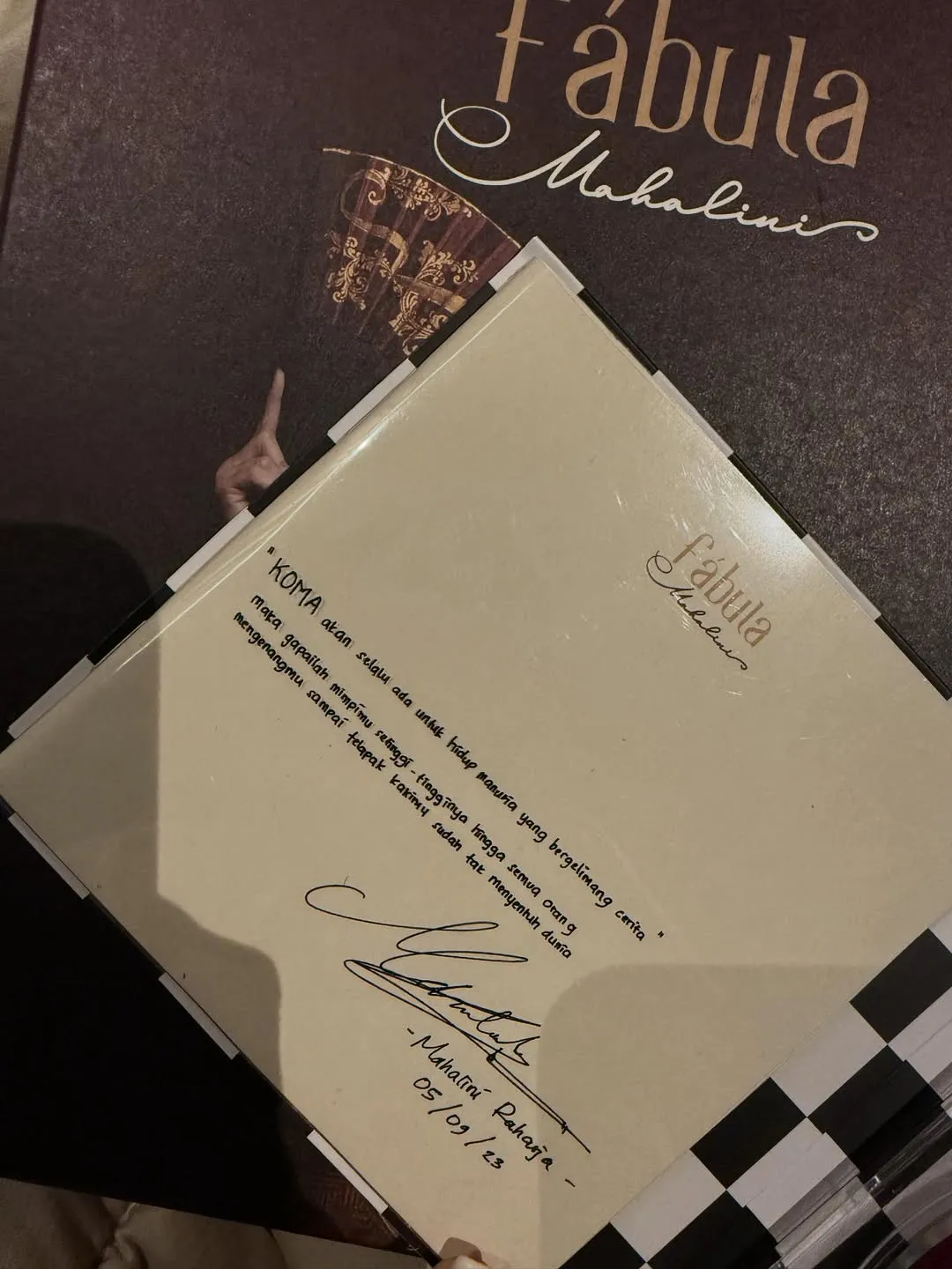 Filosofi album KOMA (credit: Instagram.com/mahaliniraharja/)