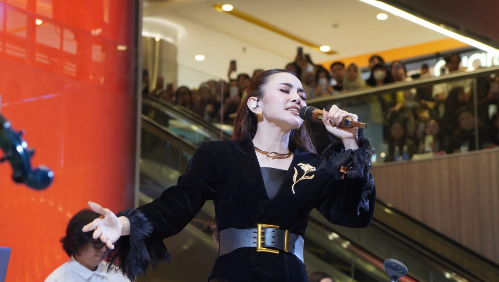 Mahalini hibur fans di Lippo Icon Gajah Mada (Dok. Pribadi)