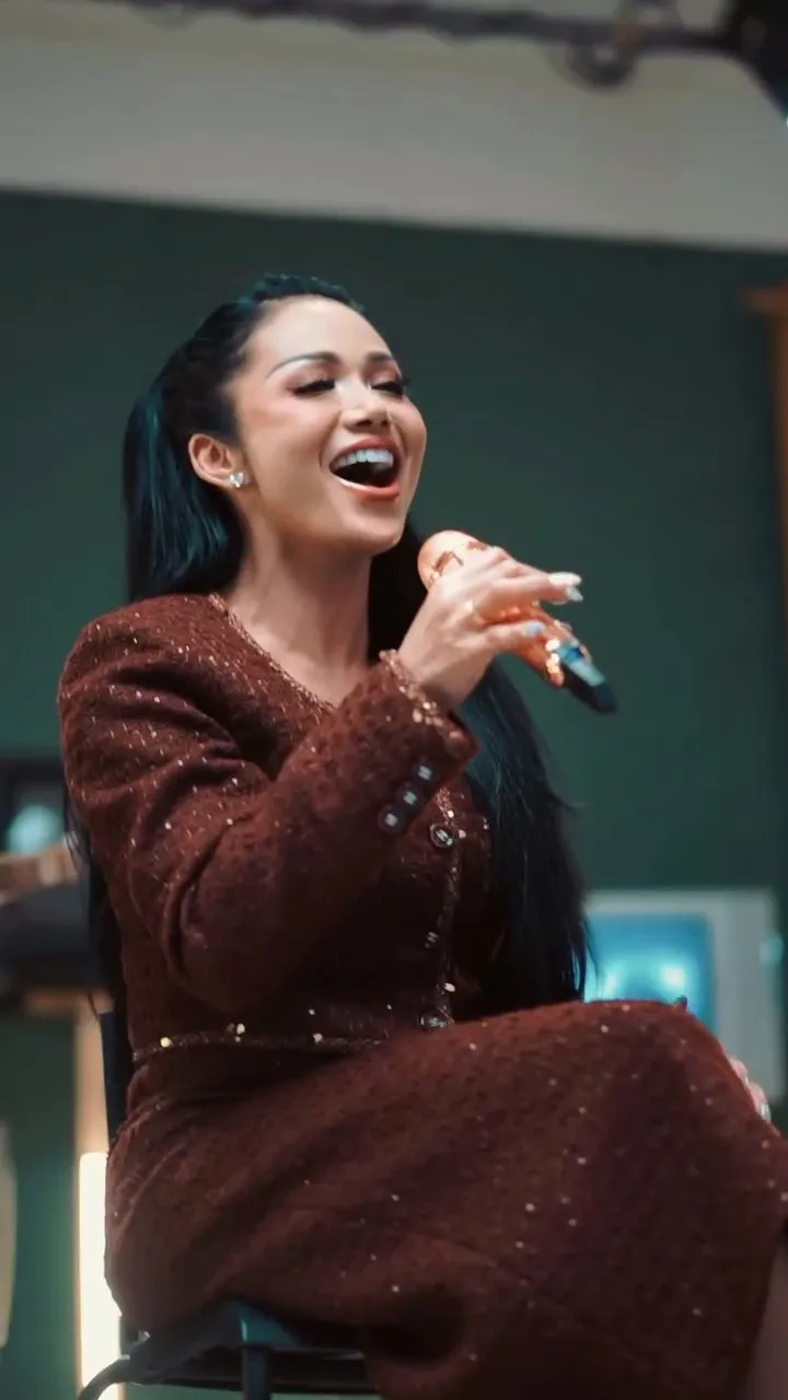 Mengenal Kembali Lagu Mencintaimu Kris Dayanti (credit: Instagram.com/krisdayantilemos/)