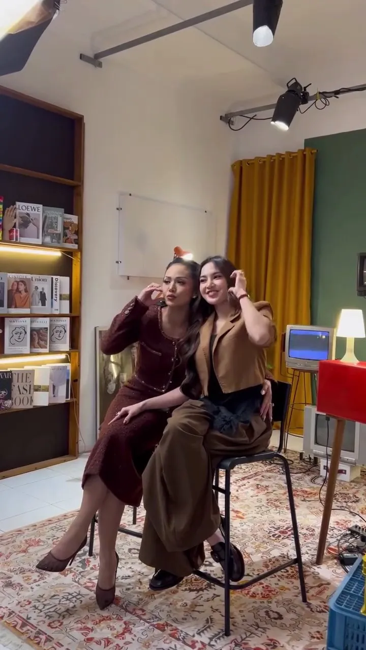 Kolaborasi Lintas Generasi (credit: Instagram.com/krisdayantilemos/)