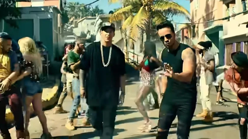 Daddy Yankee ft Luis Fonsi di video klip Despacito (credit: Youtube.com/Luis Fonsi)