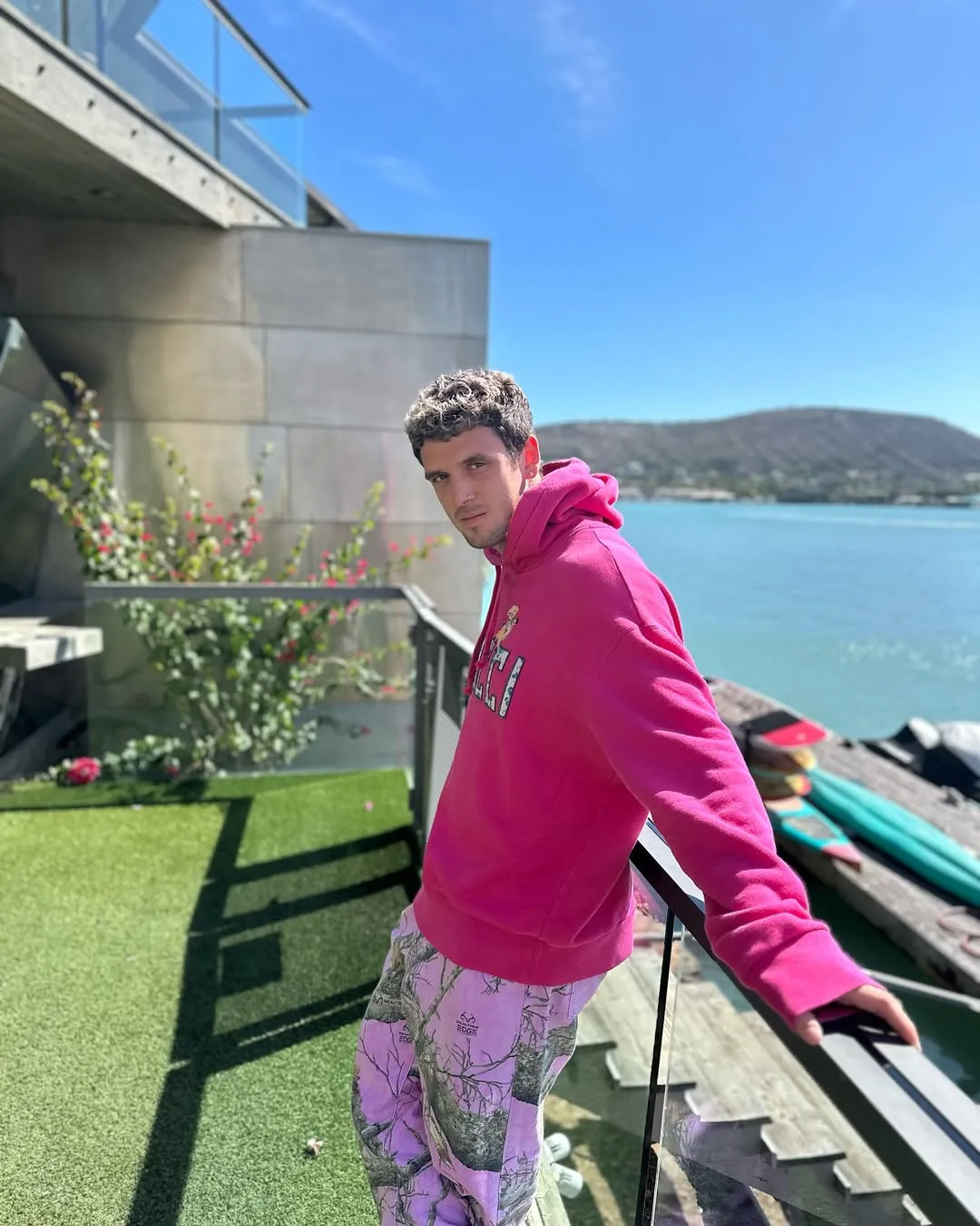 Pertanyaan Terkait Makna Lagu LANY ft Lauv - Mean It