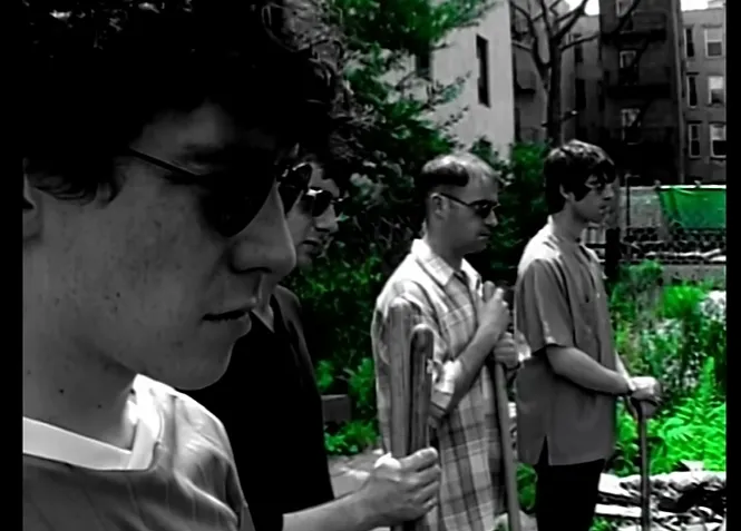 Para personel Live Forever Oasis (credit: Youtube.com/oasis/)