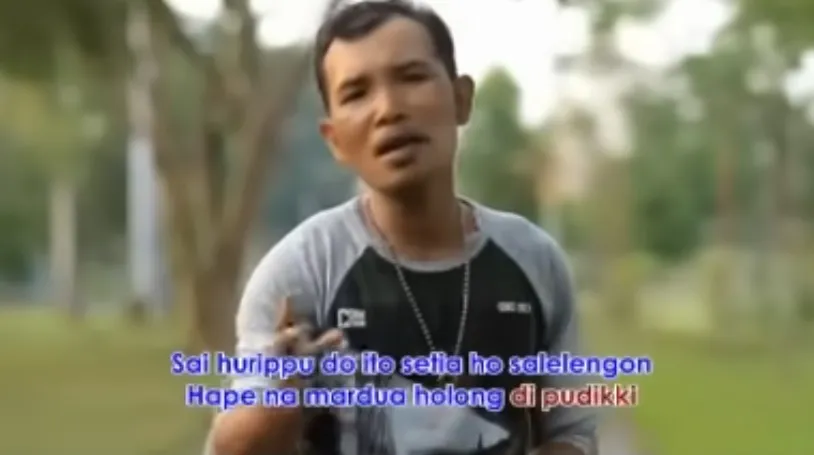 Cuplikan video klip Mardua Holong (credit: Youtube.com/Wahana Records)