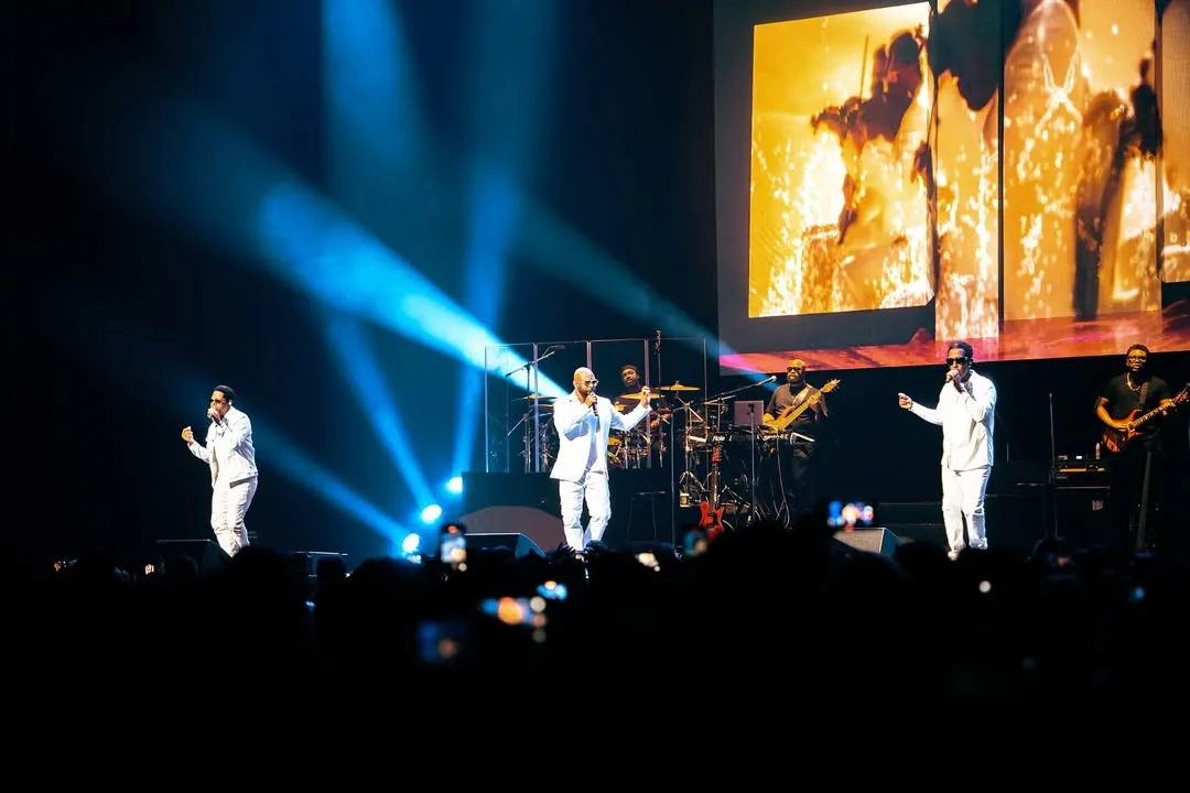 Makna Lagu On Bended Knee yang Mendalam