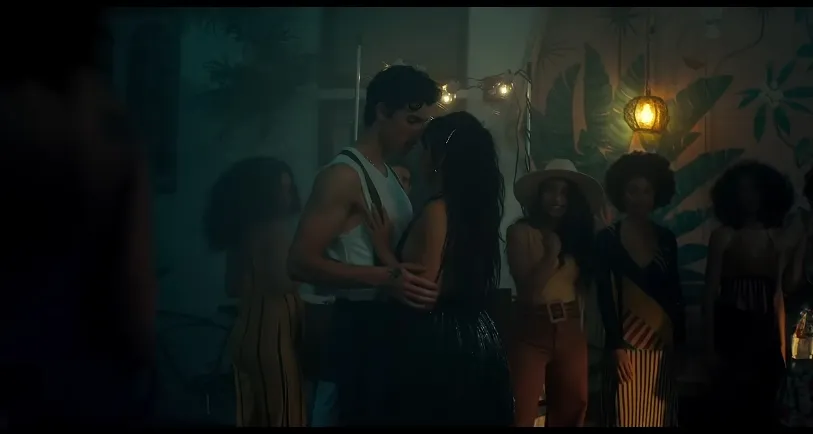 Camila Cabello dan Shawn Mendes jadi model video klip Senorita (credit: Youtube.com/Cabello Shawn Mendes)
