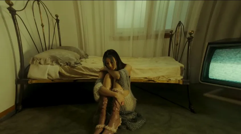 Cuplikan lagu Silver Into Rain oleh Luna Li (credit: Youtube.com/ 88rising)