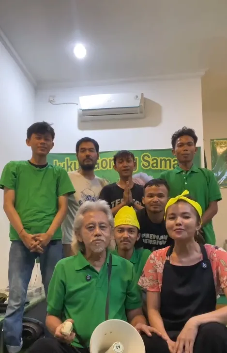 Epy Kusnandar dan karyawan © instagram.com/epy_kusnandar_official