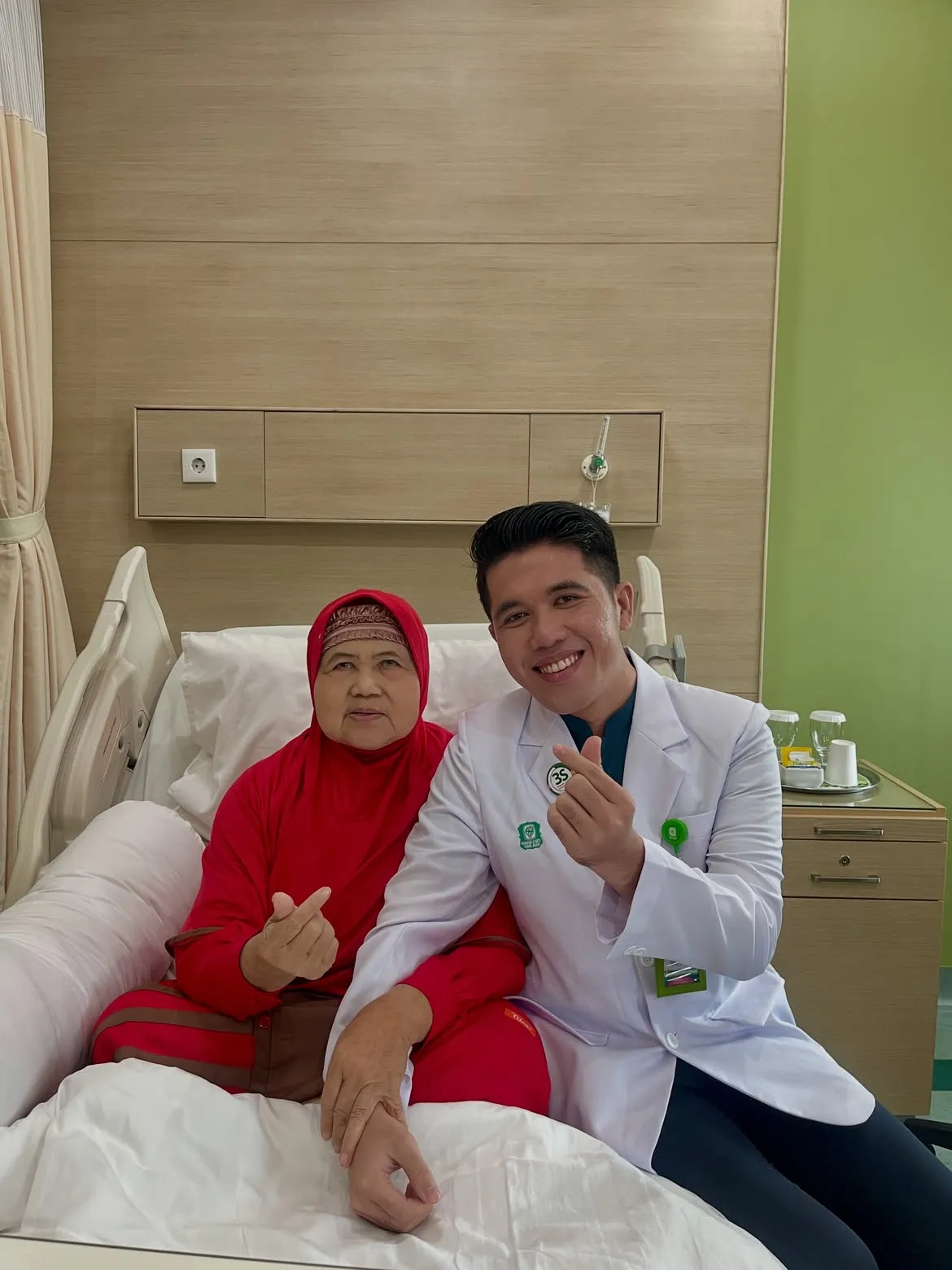 Kedekatan profesional antara mamah dedeh dan dr iqbal (instagram/dr.iqhbal)