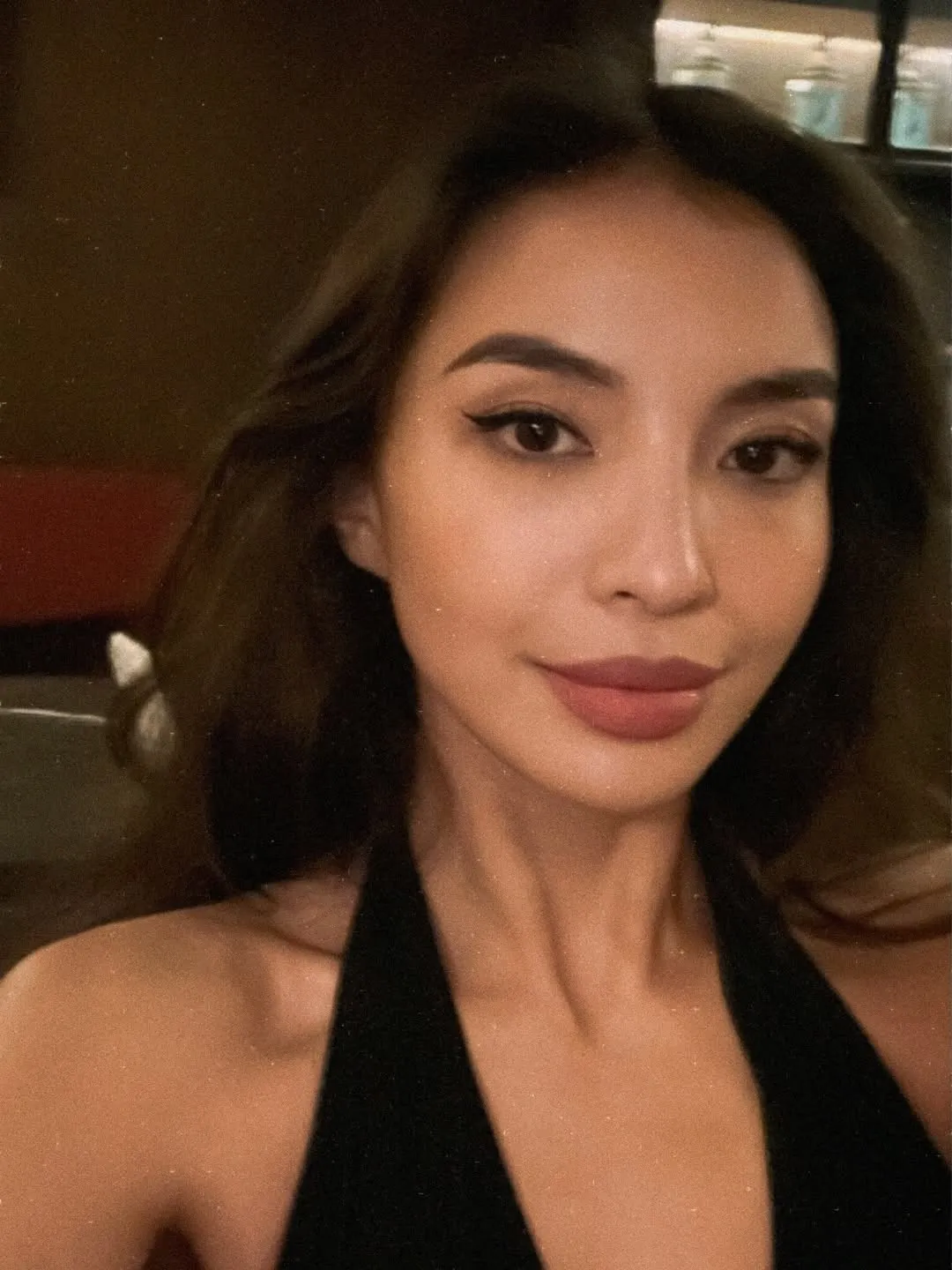  Instagram.com/manodelia/)