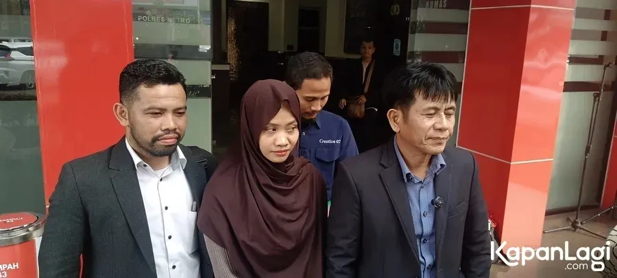 Nur Rohmah didampingi pengacara © KapanLagi.com/Fikri Alfi Rosyadi