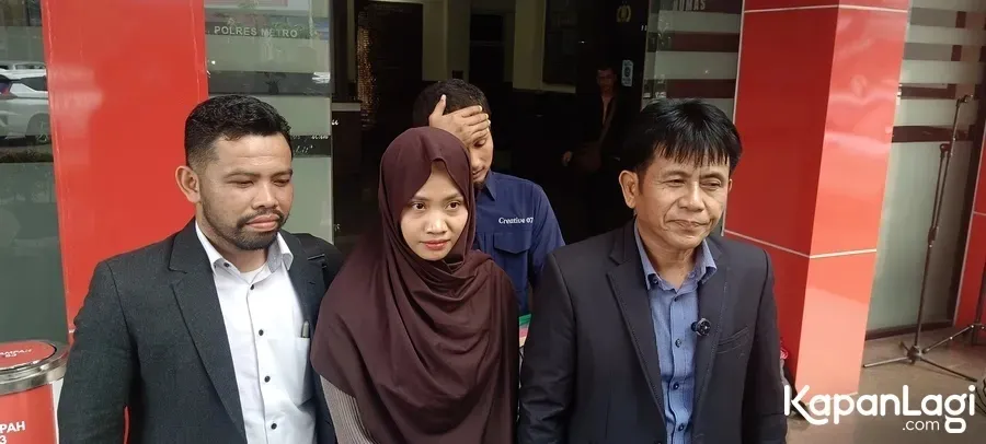 Nur Rohmah berhijab © KapanLagi.com/Fikri Alfi Rosyadi