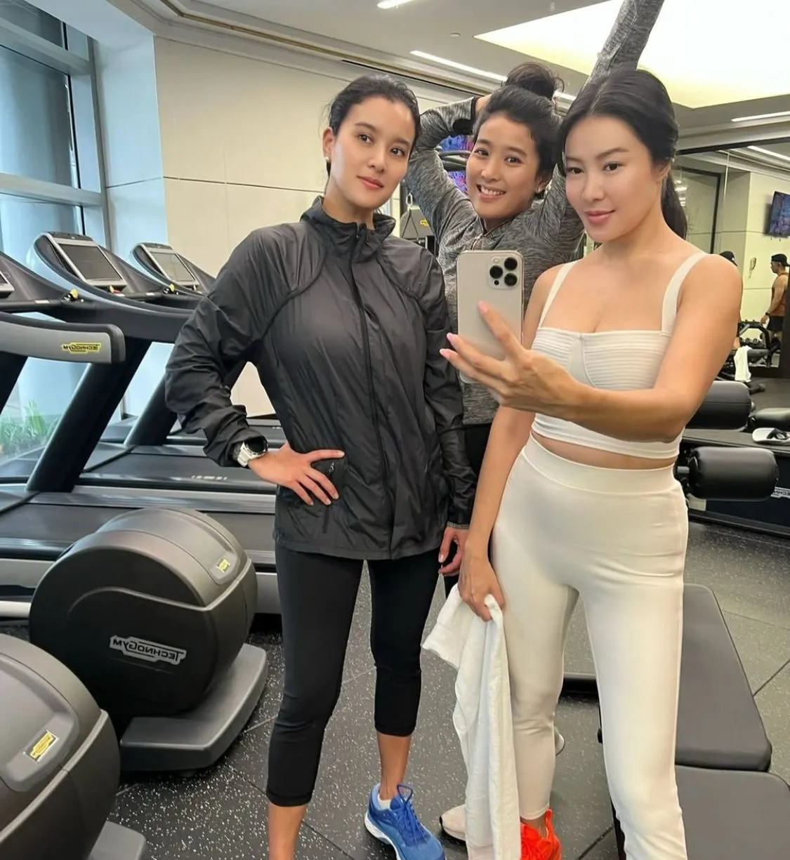 Marcella Zalianty dan pesona tak luntur di usia matang. (credit:instagram.com/marcella.zalianty)
