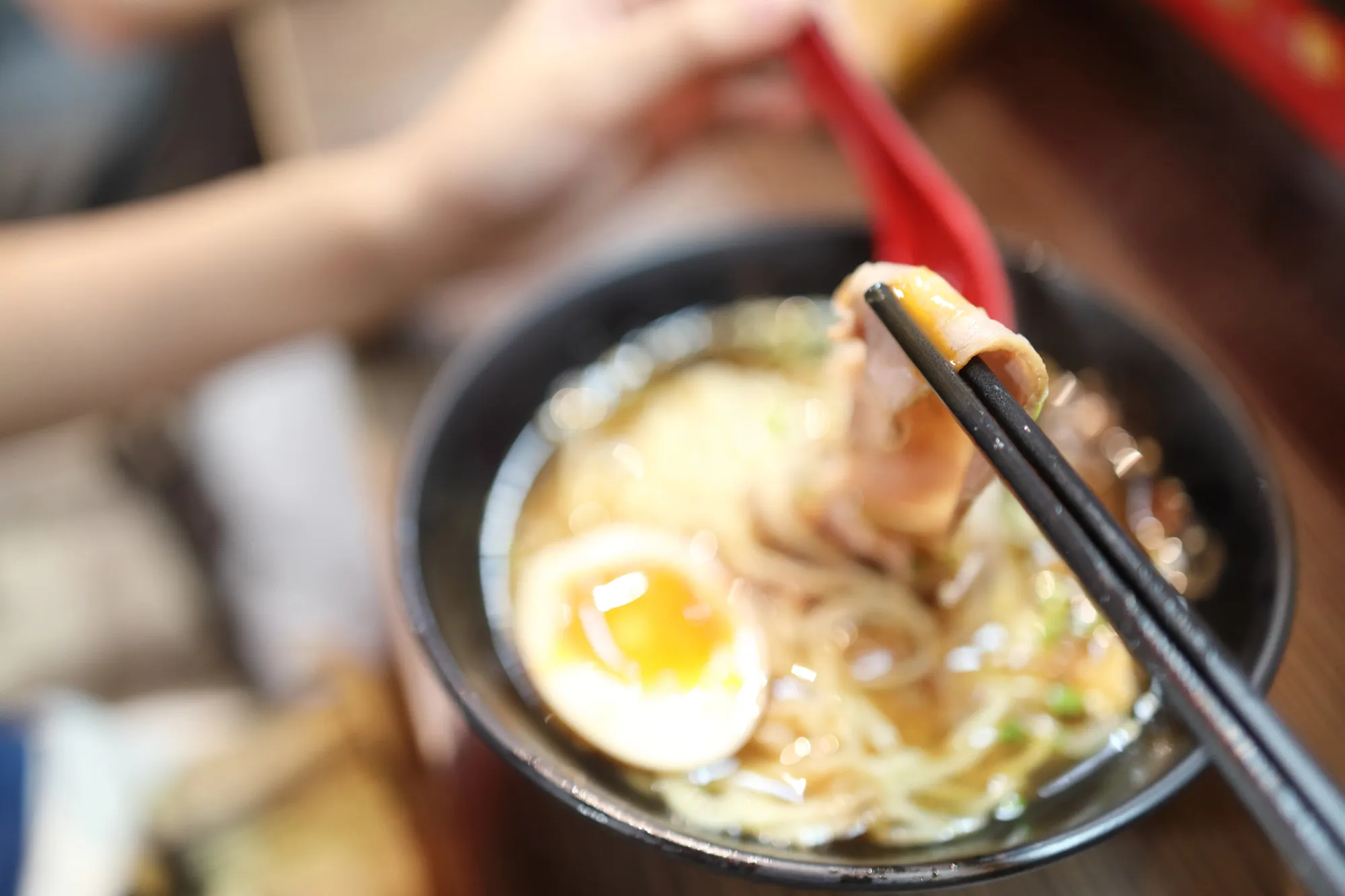 Ilustrasi ramen Jepang. (c) kimberrywood/Depositphotos
