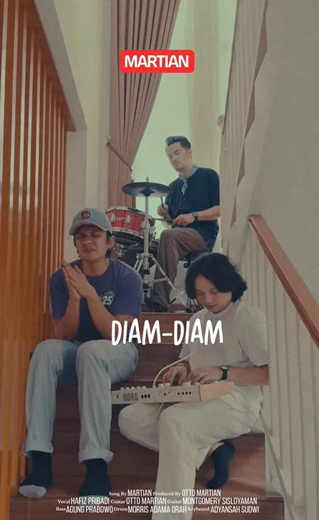 Martian Nyanyi di Tangga (cr:instagram.com/martian.official)