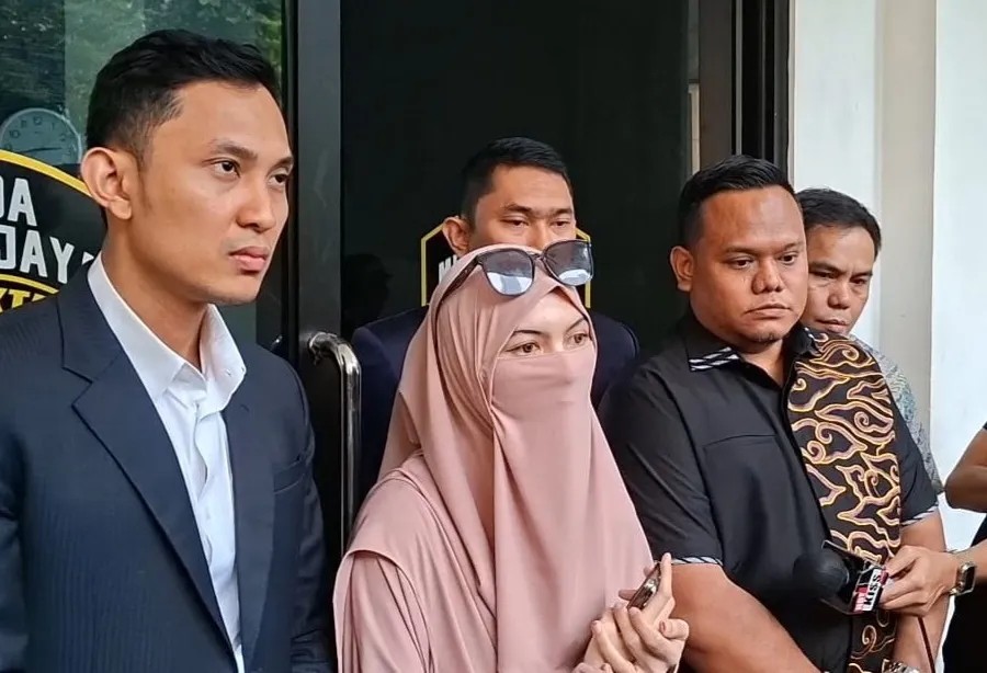 Wardatina Mawa jawab pertanyaan wartawan © KapanLagi.com/Fikri Alfi Rosyadi