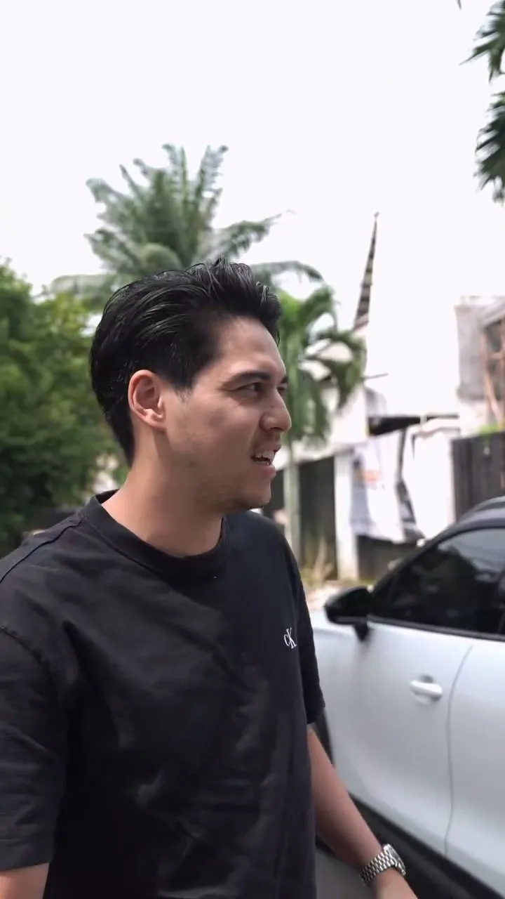 Maxime Bouttier Rekaman Lagu (credit: Instagram.com/bouttier_maxime/)